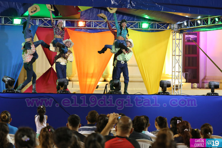 Cultura y tradición se vivió en Plaza 22 de Agosto