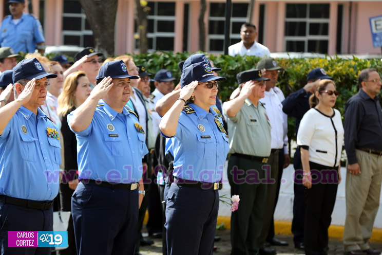 Policía Nacional rinde honores a sus héroes y mártires