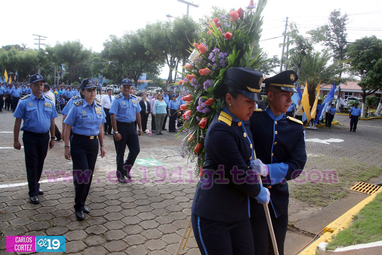Policía Nacional rinde honores a sus héroes y mártires