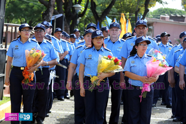 Policía Nacional rinde honores a sus héroes y mártires
