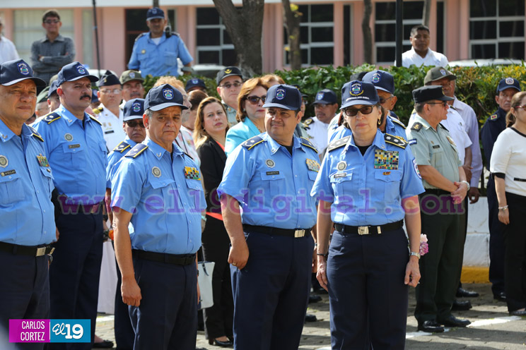 Policía Nacional rinde honores a sus héroes y mártires