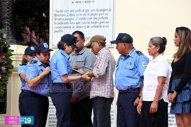 Policía Nacional rinde honores a sus héroes y mártires