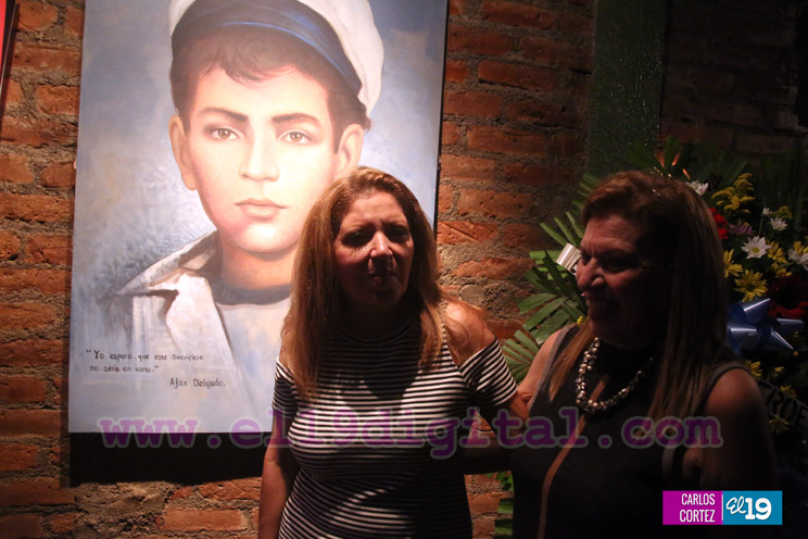 Policía rinde homenaje a Ajax Delgado López