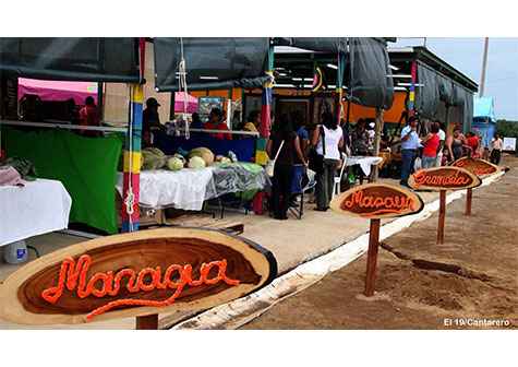 Artesanos y productores contentos con Feria de la Economía Familiar