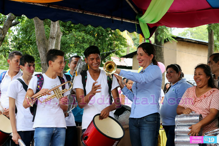 Institutos de Ticuantepe reciben equipamientos musicales para sus bandas rítmicas 