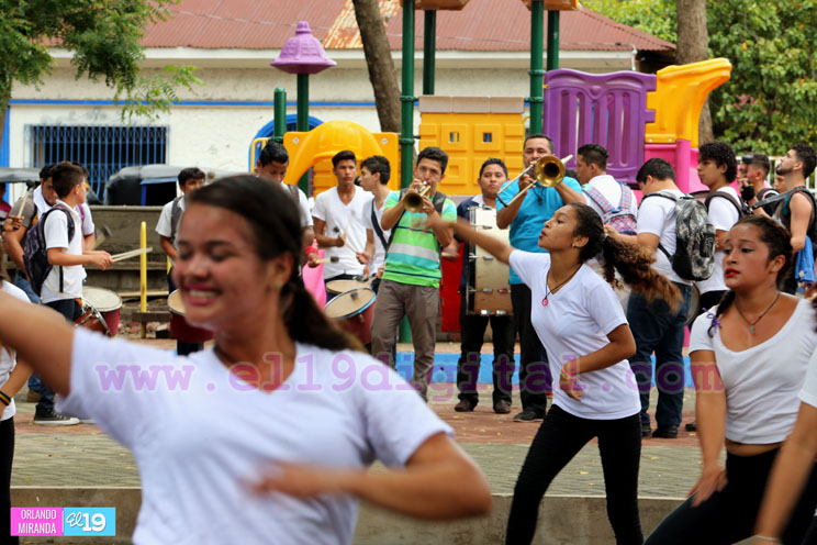 Institutos de Ticuantepe reciben equipamientos musicales para sus bandas rítmicas 