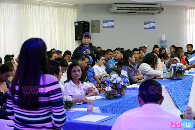 Juventud se desborda en amor para celebrar el Mes Patrio 