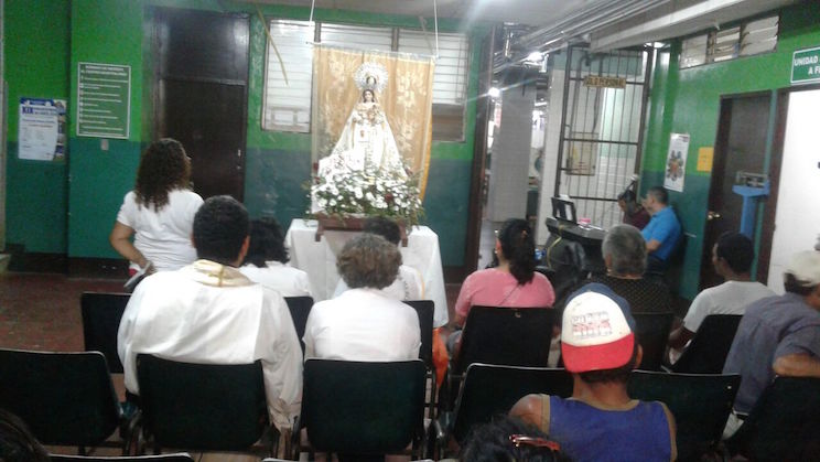 Virgen de Mercedes lleva sanación a Hospital Escuela Oscar Danilo Rosales de León