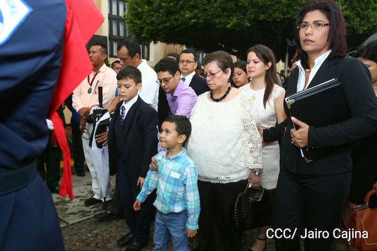 Daniel y Rosario participan en sesión solemne de honras fúnebres del Compañero René Núñez Téllez
