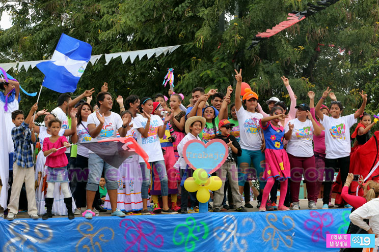 Orgullo patrio moviliza a familias del Distrito VII