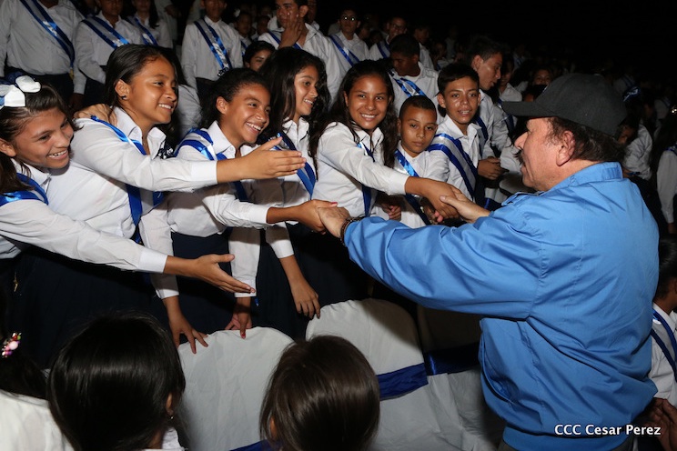 Daniel y Rosario reciben Antorcha de la Libertad y la Unidad Centroamericana