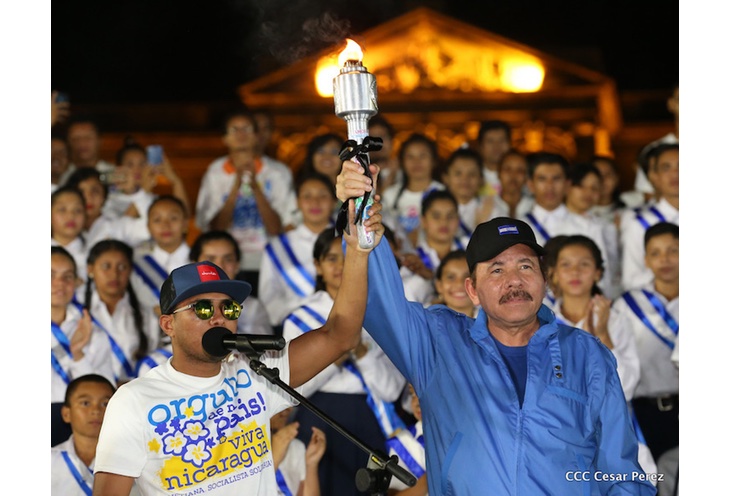 Daniel y Rosario reciben Antorcha de la Libertad y la Unidad Centroamericana