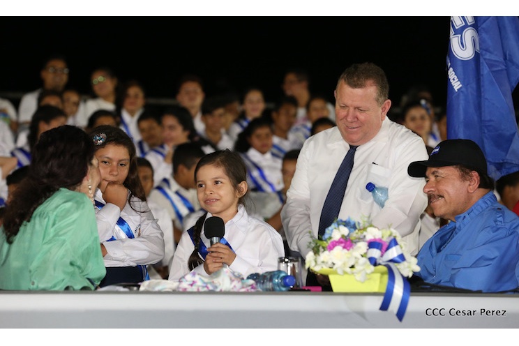 Daniel y Rosario reciben Antorcha de la Libertad y la Unidad Centroamericana