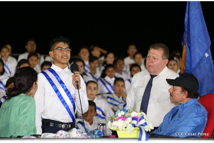 Daniel y Rosario reciben Antorcha de la Libertad y la Unidad Centroamericana