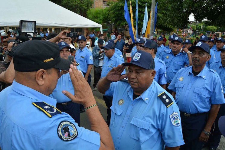 Ascienden a oficiales de la Policía Nacional en Chinandega