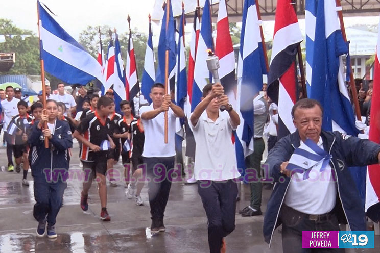 Nicaragua entrega Antorcha de la Libertad y Unidad Centroamericana a Costa Rica 