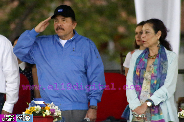 Daniel y Rosario presiden desfile en saludo a las fiestas patrias (FOTOS, VIDEOS)