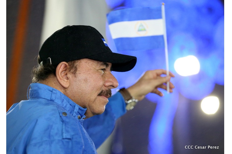 Daniel y Rosario presiden desfile en saludo a las fiestas patrias (FOTOS, VIDEOS)