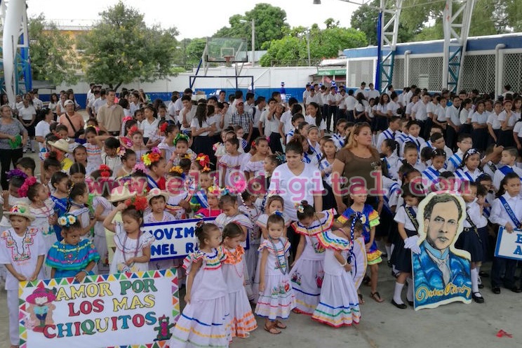 Estudiantes del Colegio 14 de Septiembre dan lectura del Acta de la Independencia de Centroamérica
