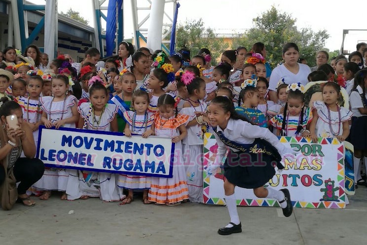 Estudiantes del Colegio 14 de Septiembre dan lectura del Acta de la Independencia de Centroamérica