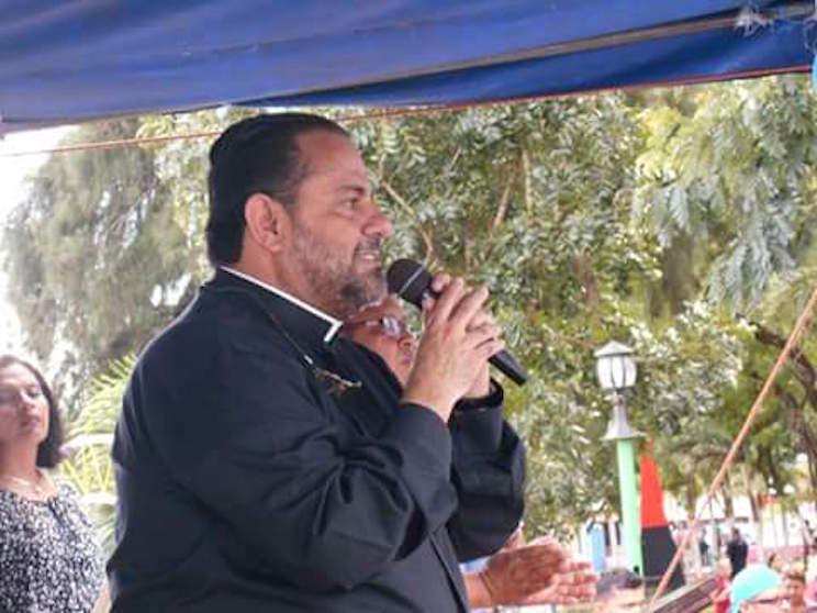 Padre Eslaquit: Celebrar a la Patria es amarnos unos a otros como hermanos