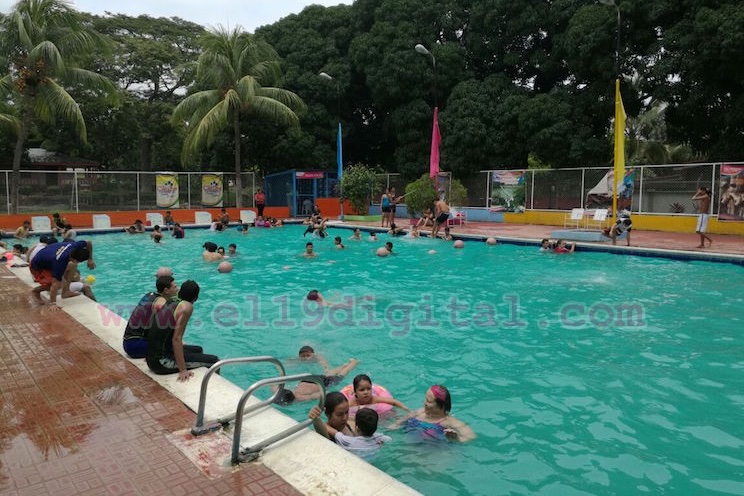 Turistas visitan centros recreativos Xilónem y Xiloá