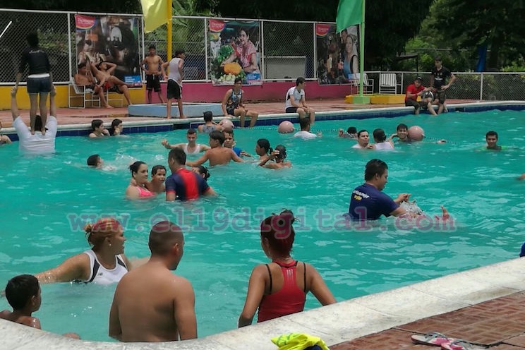 Turistas visitan centros recreativos Xilónem y Xiloá