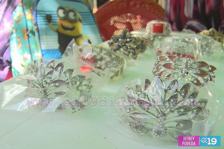 Alegría y patriotismo en feria de los Laureles Sur