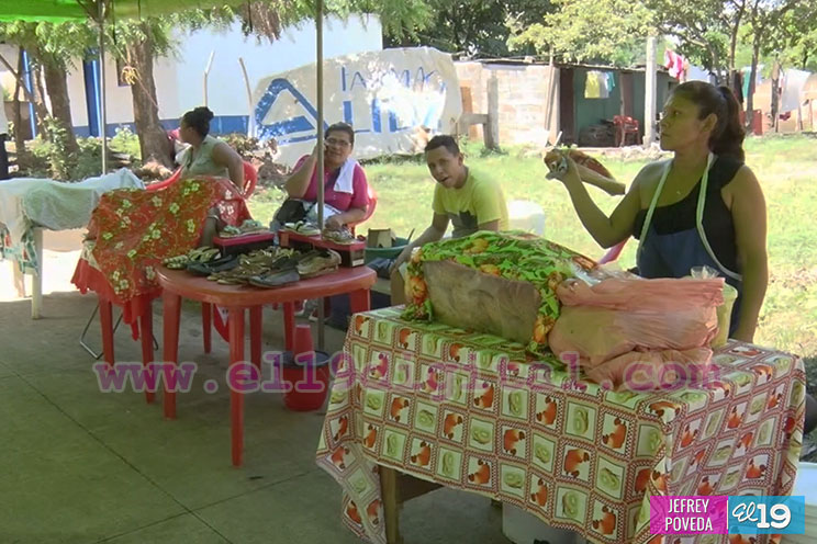 Alegría y patriotismo en feria de los Laureles Sur