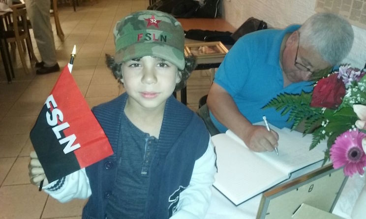 Rinden homenaje a René Núñez en Estocolmo