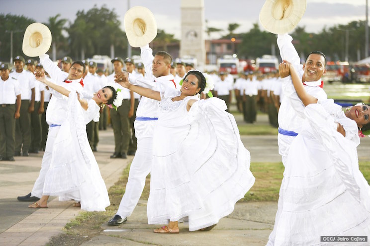 Daniel y Rosario encabezaron acto del 37 aniversario del Ministerio de Gobernación