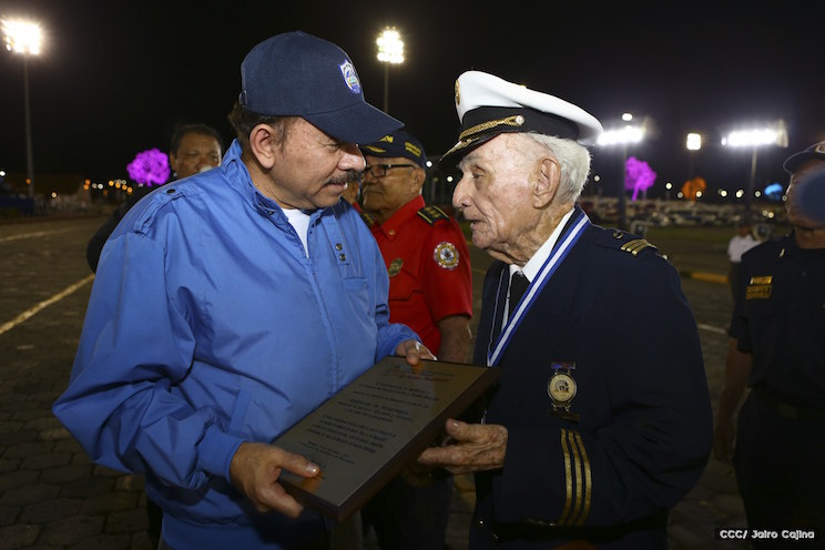 Daniel y Rosario encabezaron acto del 37 aniversario del Ministerio de Gobernación