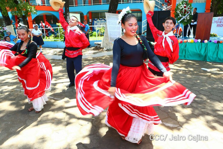 Colorido Festival Cultural para homenajear a Manuel Olivares