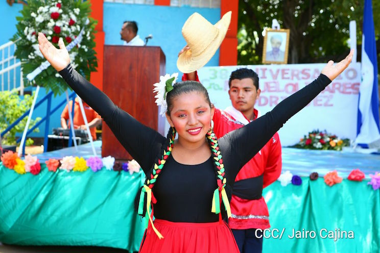 Colorido Festival Cultural para homenajear a Manuel Olivares