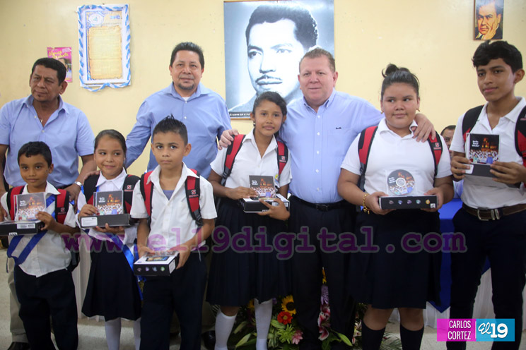 Entregan reconocimientos a estudiantes del Gran Coro Estudiantil “Rubén Darío”