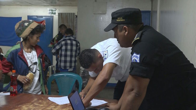 Reciben a 32 nicaragüenses deportados desde México