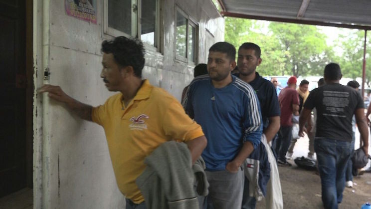 Reciben a 32 nicaragüenses deportados desde México