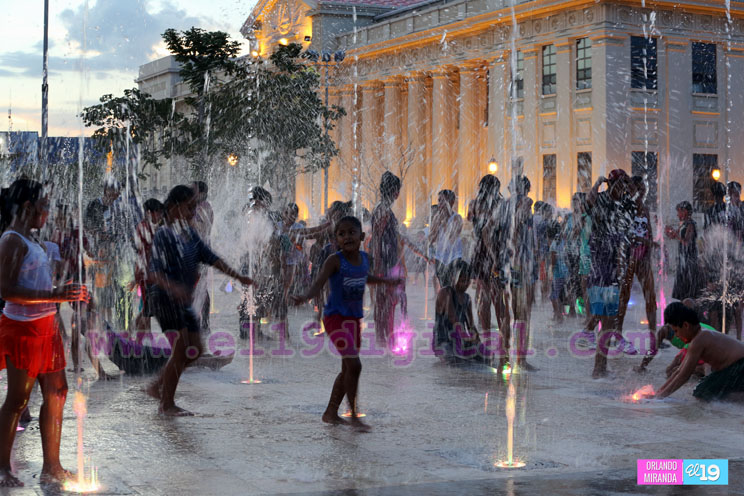Los mimados de la Revolución aman la fuente luminosa