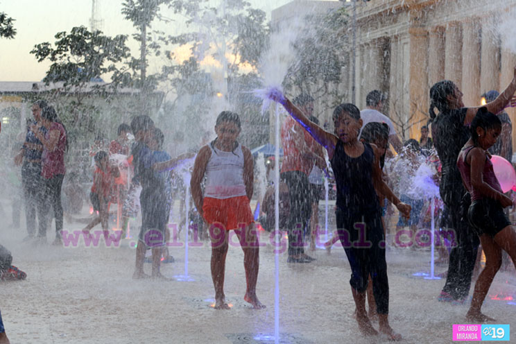 Los mimados de la Revolución aman la fuente luminosa