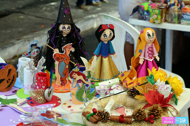 Familias conmemoran a Rigoberto López Pérez con colorida feria cultural