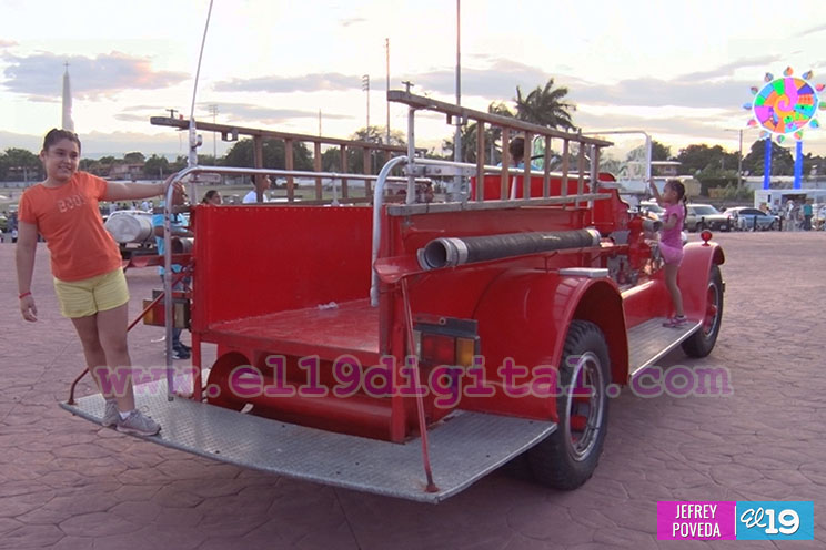 Familias disfrutaron nuevamente de la exhibición de Medios Clásicos de los Bomberos