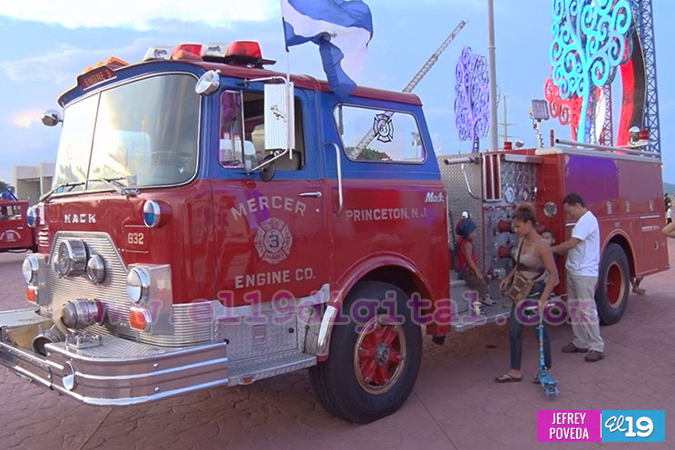 Familias disfrutaron nuevamente de la exhibición de Medios Clásicos de los Bomberos