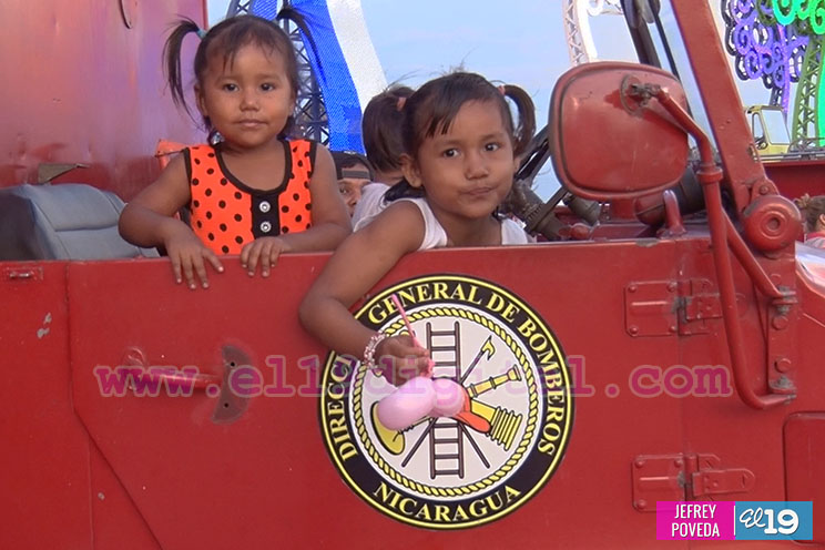 Familias disfrutaron nuevamente de la exhibición de Medios Clásicos de los Bomberos