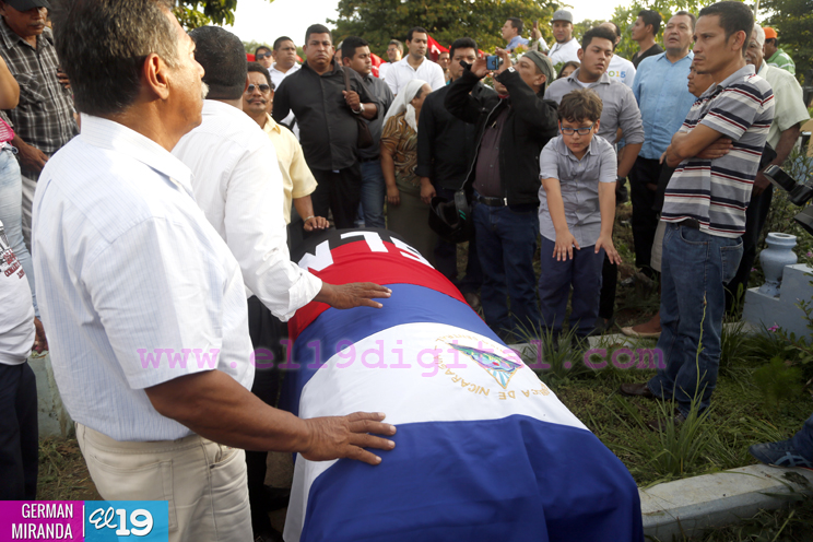 Dan el último adiós a Carlos Salgado "El Reverendo"