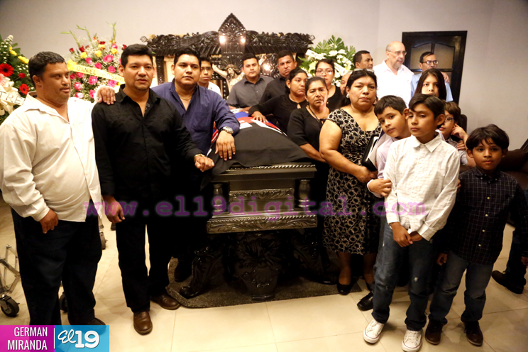 Dan el último adiós a Carlos Salgado "El Reverendo"