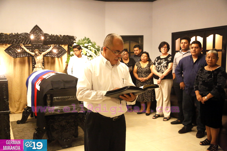 Dan el último adiós a Carlos Salgado "El Reverendo"