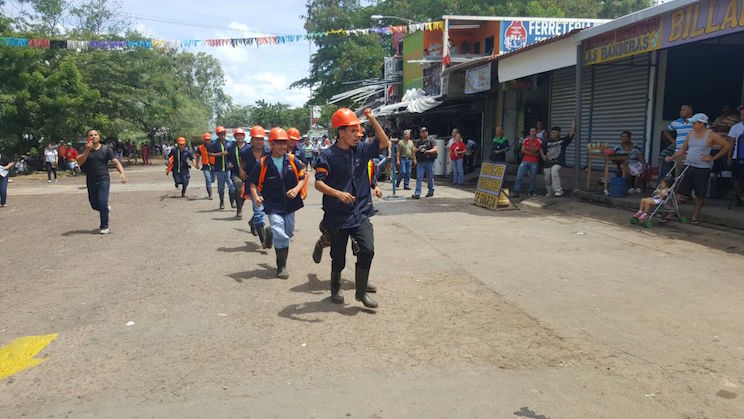 Comerciantes de mercados practicaron con éxito ejercicio de protección y prevención ante multiamenazas 