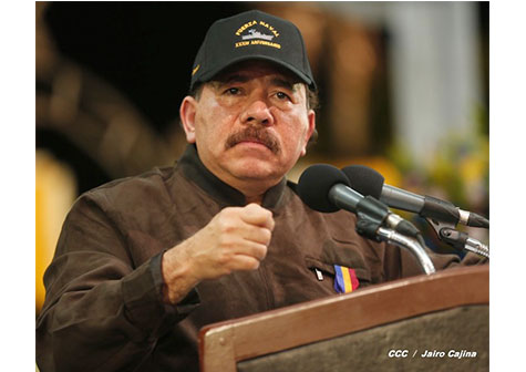 Daniel y Rosario presiden acto del XXXIII Aniversario de la Fuerza Naval
