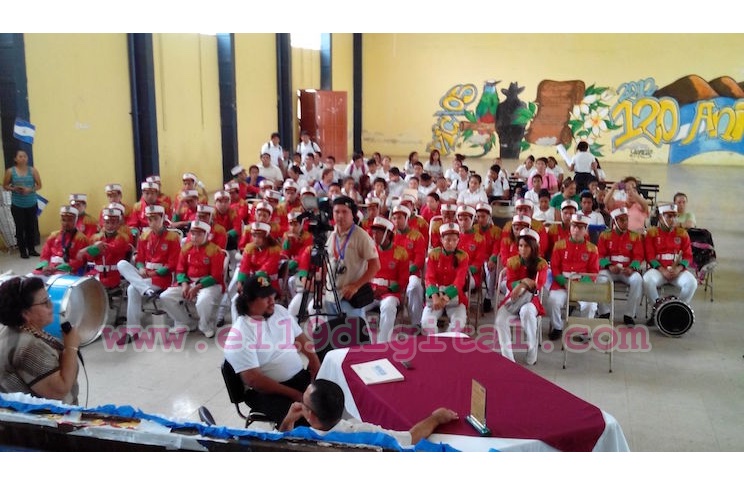 Gobierno entrega diplomas y reconocimientos a Bandas Escolares y Gimnasia Rítmicas de colegios del país