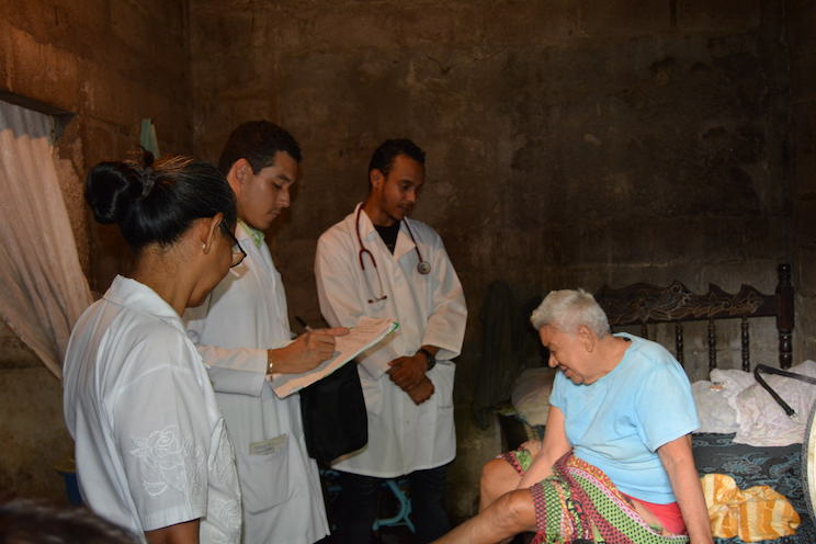 Médicos brindan atención integral a Familias Chinandeganas a través del Programa Todos con Voz